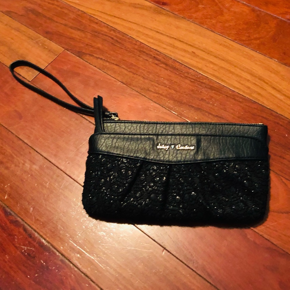 JUICY COUTURE Black wristlet/clutch